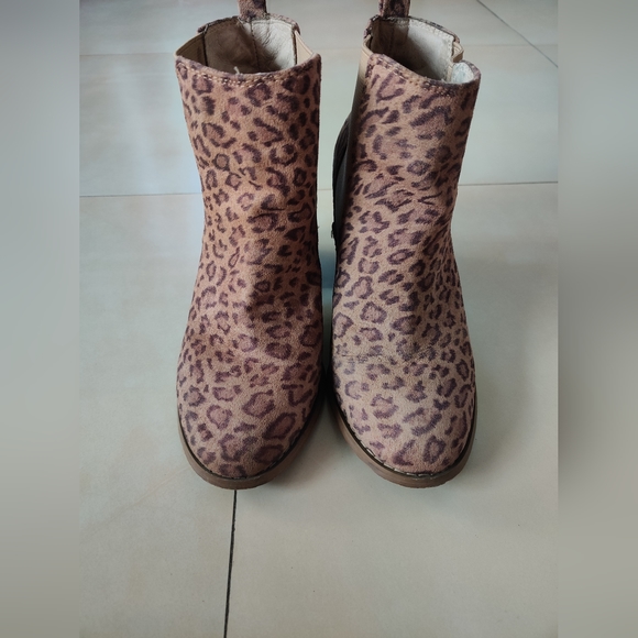 Forever New Chelsea Boots - Picture 4 of 5